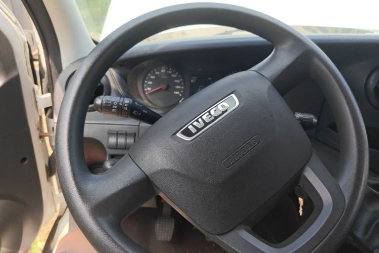 Used Iveco Eurocargo 2021 2.0T Manual Super-Rui Short Wheelbase High-Roof Side-Sliding Door F1A Steering Wheel