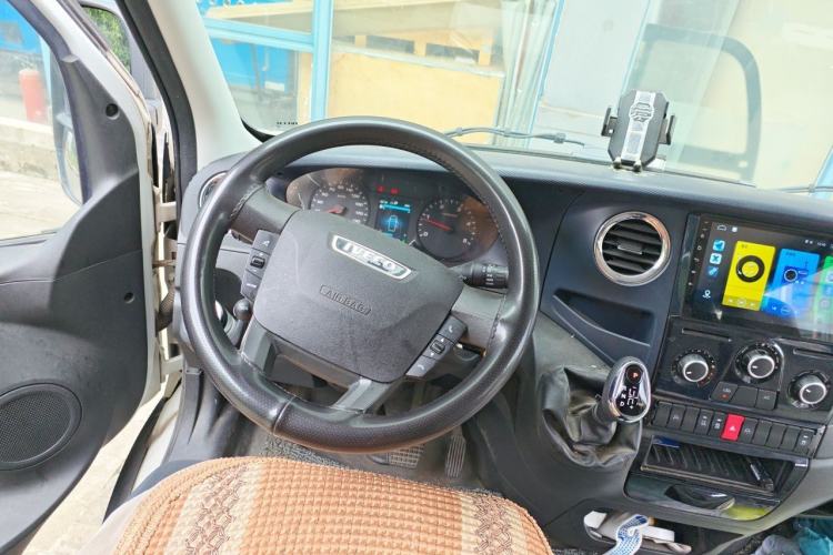 Used Iveco Eurocargo 2021 3.0T Automatic Super-Rui Short Wheelbase Low-Roof Manual-Door F1C Steering Wheel