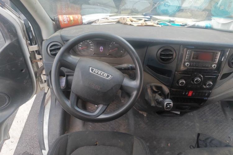 Used Iveco Eurocargo 2021 2.0T Manual Super Rui Long Wheelbase Short Overhang High Roof Side-Sliding Door F1A Steering Wheel
