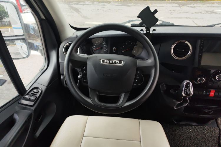 Used Iveco Eurocargo 2021 3.0T Automatic M1 Dedicated Platform Long Wheelbase High Roof Side-Sliding Doors F1C Steering Wheel