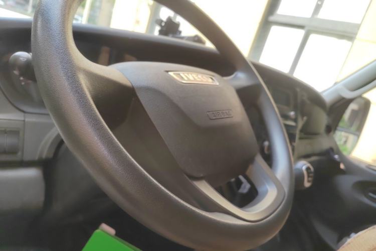 Used Iveco Eurocargo 2021 2.0T Manual Super-Rui Short Wheelbase Low-Roof Side-Hinged Door F1A Steering Wheel