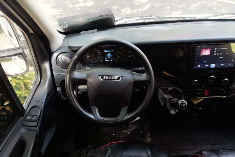 Used Iveco Eurocargo 2021 2.0T Manual Super-Rui Short Wheelbase High-Roof Side-Sliding Door F1A Steering Wheel