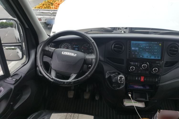 Used Iveco Eurocargo 2021 2.0T Manual Super-Rui Short Wheelbase Low-Roof Side-Hinged Door F1A Steering Wheel