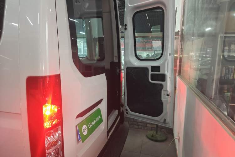 Used Iveco Eurocargo 2021 2.0T Manual Super-Rui Short Wheelbase High-Roof Side-Sliding Door F1A Trunk
