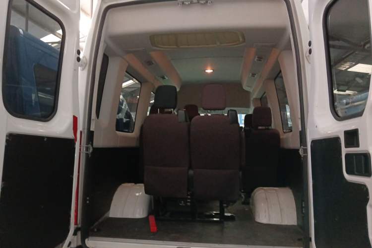 Used Iveco Eurocargo 2021 3.0T Automatic Super-Rui Long Wheelbase Short Overhang High Roof Manual Doors F1C Trunk