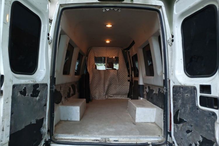 Used Iveco Eurocargo 2021 2.0T Manual Super Rui Long Wheelbase Short Overhang High Roof Side-Sliding Door F1A Trunk