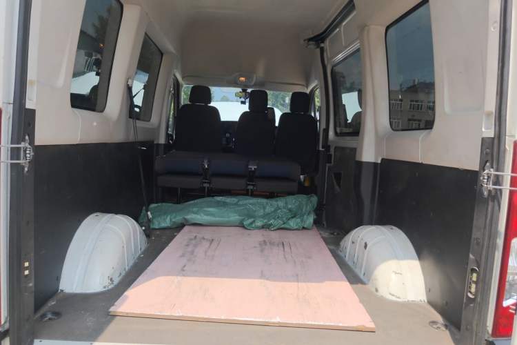Used Iveco Eurocargo 2021 2.0T Manual Super-Rui Short Wheelbase High-Roof Side-Sliding Door F1A Trunk