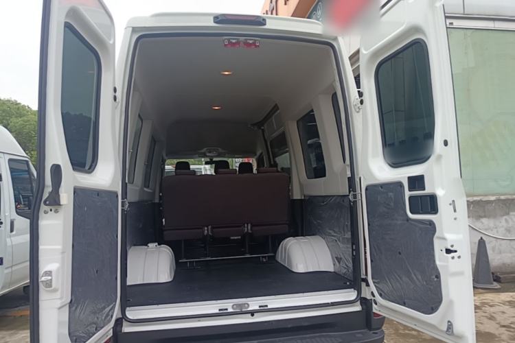 Used Iveco Eurocargo 2021 2.0T Manual Super Rui Long Wheelbase Short Overhang High Roof Side-Sliding Door F1A Trunk