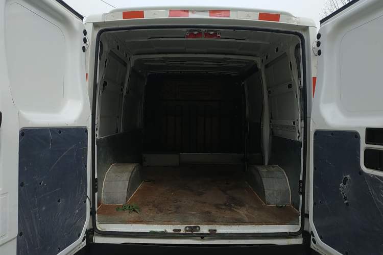 Used Iveco Eurocargo 2021 2.0T Manual - Yunrui Short Wheelbase Low-Roof Side-Sliding Door F1A Trunk