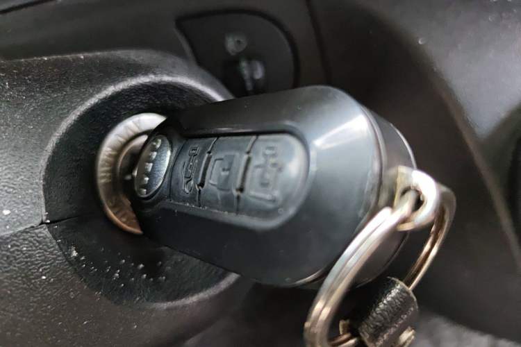 Used Iveco Eurocargo 2021 3.0T Automatic Chao Rui Short Wheelbase Low-Roof Side-Sliding Door F1C Vehicle Key