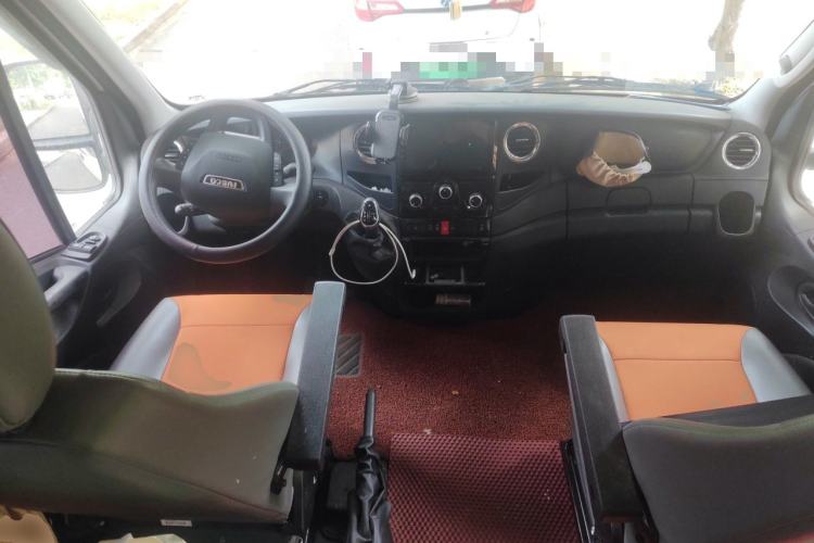 Used Iveco Eurocargo  Center Console