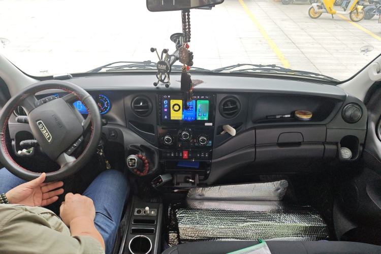 Used Iveco Eurocargo  Center Console