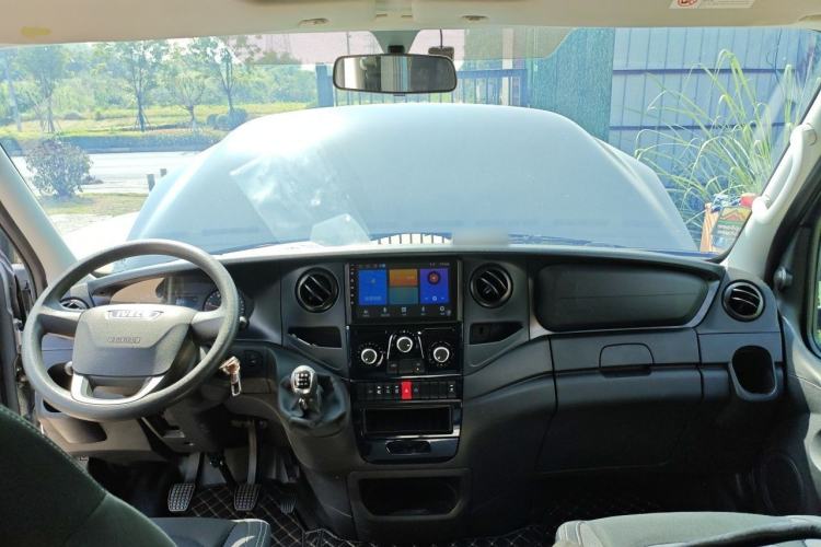 Used Iveco Eurocargo  Center Console