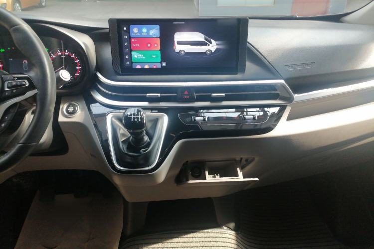 Used Iveco Fidato 2023 C30 Passenger Van 2.0T 93kW Manual Transmission Xingtu Edition Low Roof Audio And AC Panel