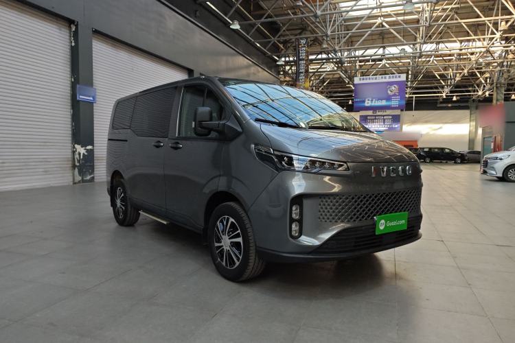 Used Iveco Fidato 2023 C30 Passenger Van 2.0T 93kW Manual Transmission Xingtu Edition Low Roof Exterior 2