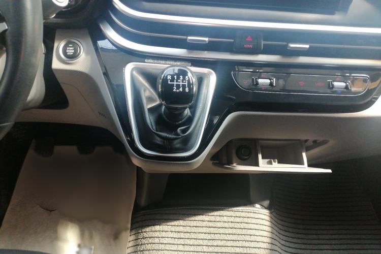 Used Iveco Fidato 2023 C30 Passenger Van 2.0T 93kW Manual Transmission Xingtu Edition Low Roof Gear Lever