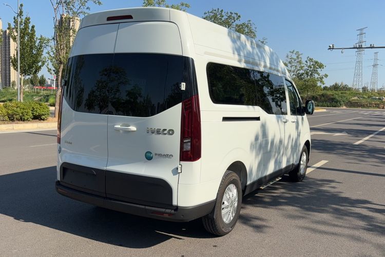 Used Iveco Fidato 2023 B33 Commercial Bus 2.0T 110 kW Manual Transmission Starlight Edition High Roof Exterior 3