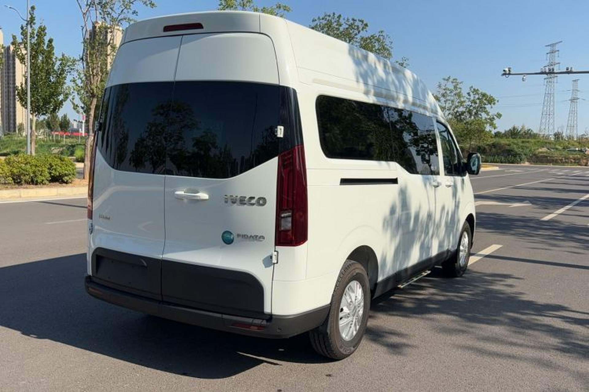 Used Iveco Fidato 2023 B33 Commercial Bus 2.0T 110 kW Manual Transmission Starlight Edition High Roof Exterior 3