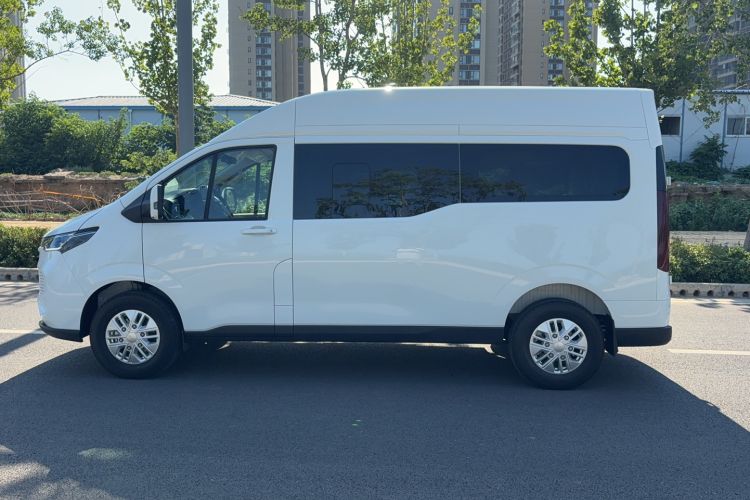 Used Iveco Fidato 2023 B33 Commercial Bus 2.0T 110 kW Manual Transmission Starlight Edition High Roof Exterior 5