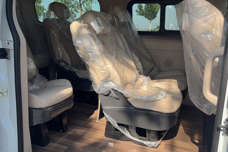 Used Iveco Fidato 2023 B33 Commercial Bus 2.0T 110 kW Manual Transmission Starlight Edition High Roof Interior 1
