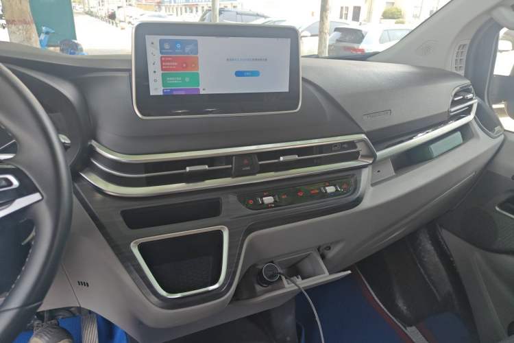 Used Iveco Fidato 2023 C30 Passenger Van 2.0T 110kW Automatic Xingtu Version Low Roof Audio And AC Panel
