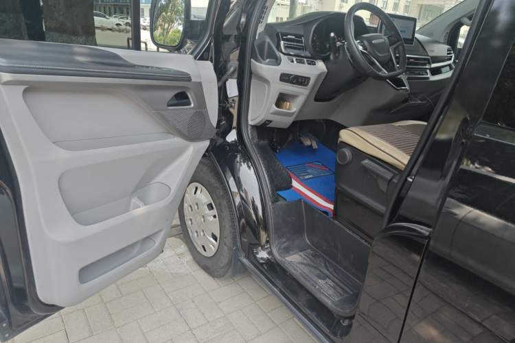 Used Iveco Fidato 2023 C30 Passenger Van 2.0T 110kW Automatic Xingtu Version Low Roof Driver Seat