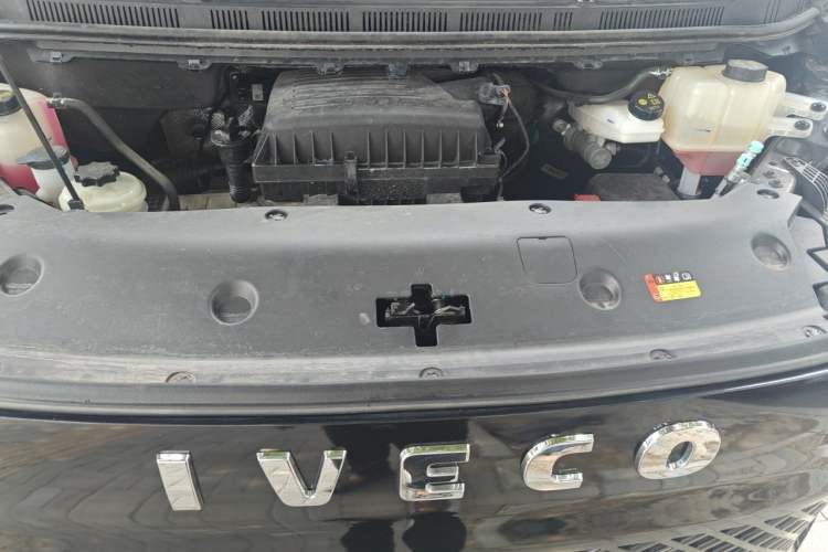 Used Iveco Fidato 2023 C30 Passenger Van 2.0T 110kW Automatic Xingtu Version Low Roof Engine Bay