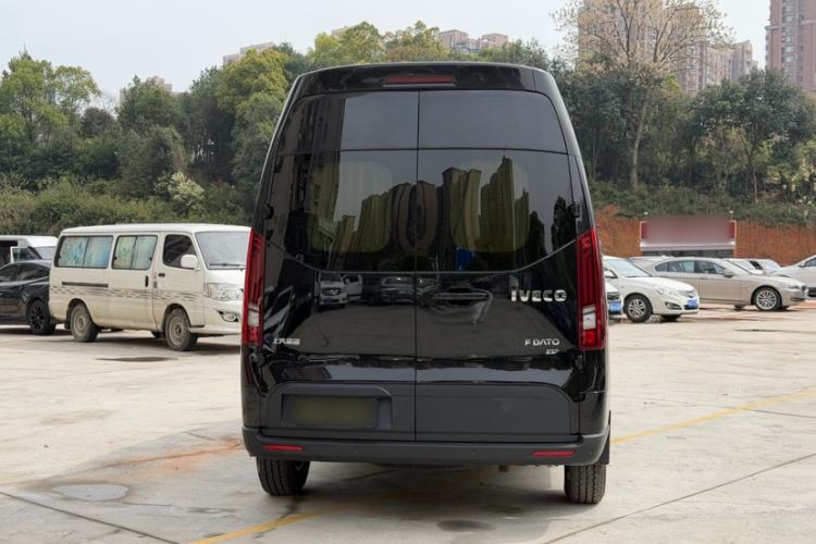Used Iveco Fidato 2023 B33 Passenger Bus 2.0T 110 kW Manual Transmission Starlight Edition High Roof Exterior 4