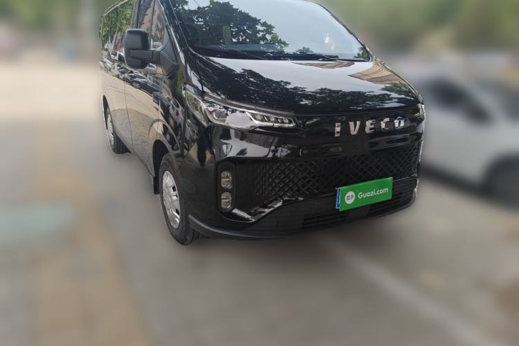 Used Iveco Fidato 2023 C30 Passenger Van 2.0T 110kW Automatic Xingtu Version Low Roof Front Right 45 Deg