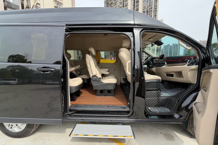 Used Iveco Fidato 2023 B33 Passenger Bus 2.0T 110 kW Manual Transmission Starlight Edition High Roof Interior 4
