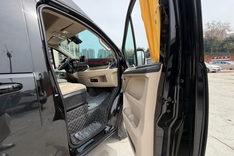 Used Iveco Fidato 2023 B33 Passenger Bus 2.0T 110 kW Manual Transmission Starlight Edition High Roof Interior 9