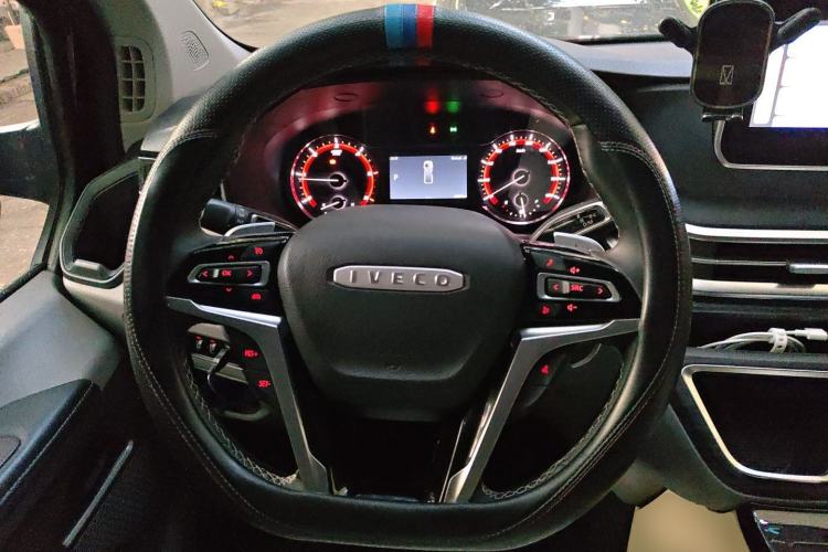 Used Iveco Fidato 2023 C30 Passenger Van 2.0T 110kW Automatic Xingtu Version Low Roof Steering Wheel