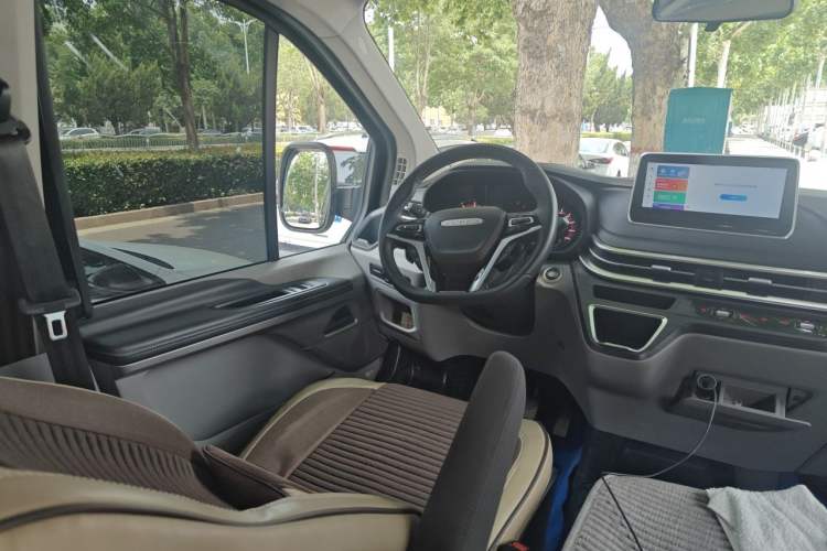 Used Iveco Fidato 2023 C30 Passenger Van 2.0T 110kW Automatic Xingtu Version Low Roof Steering Wheel