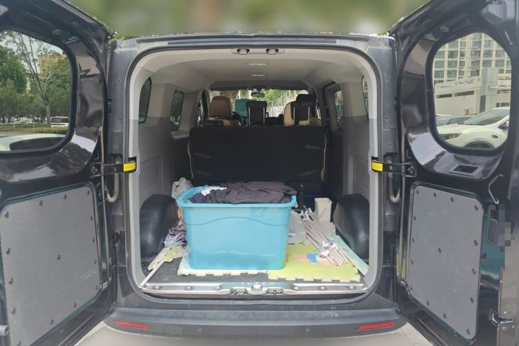 Used Iveco Fidato 2023 C30 Passenger Van 2.0T 110kW Automatic Xingtu Version Low Roof Trunk