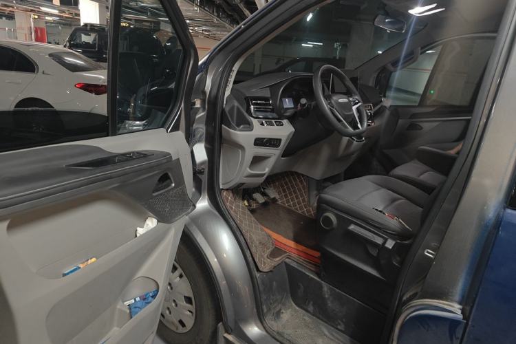 Used Iveco Fidato 2023 C30 Passenger Van 2.0T 93kW Manual Transmission Xingtu Edition Low Roof Driver Seat