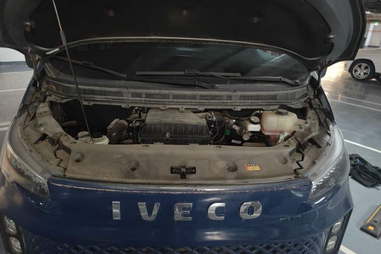 Used Iveco Fidato 2023 C30 Passenger Van 2.0T 93kW Manual Transmission Xingtu Edition Low Roof Engine Bay