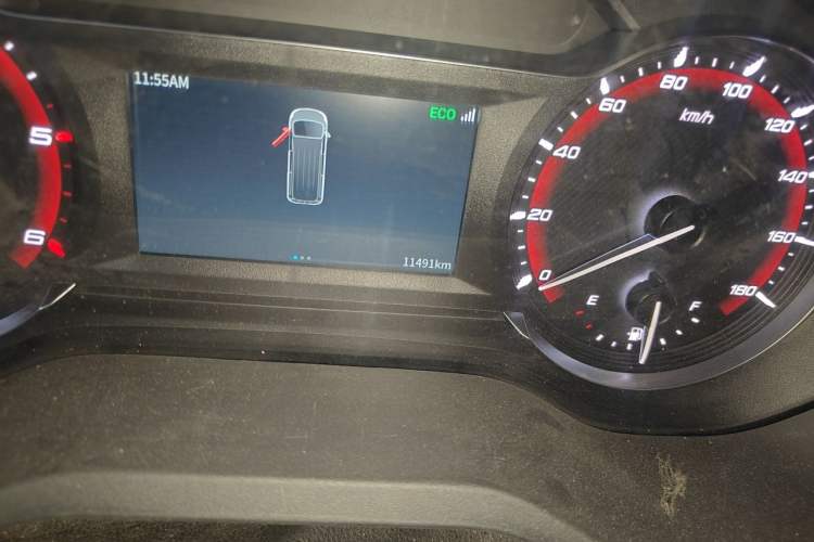 Used Iveco Fidato 2023 C30 Passenger Van 2.0T 93kW Manual Transmission Xingtu Edition Low Roof Odometer Close Up