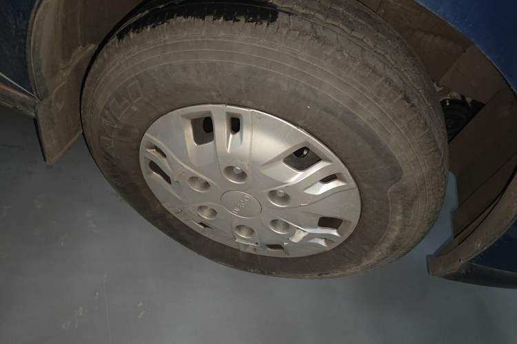 Used Iveco Fidato 2023 C30 Passenger Van 2.0T 93kW Manual Transmission Xingtu Edition Low Roof Right Front Wheel Hub