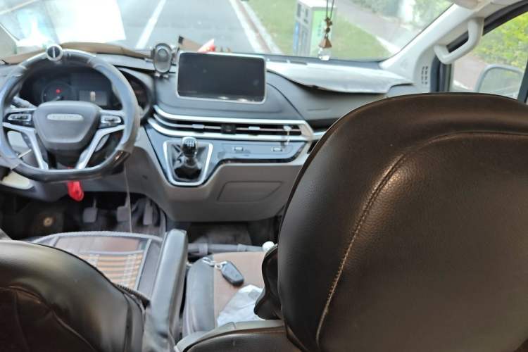 Used Iveco Fidato 2023 C30 Passenger Van 2.0T 93kW Manual Transmission Xingtu Edition Low Roof Center Console