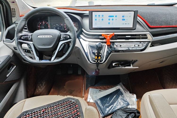 Used Iveco Fidato 2023 C30 Passenger Van 2.0T 93kW Manual Transmission Xingtu Edition Low Roof Center Console