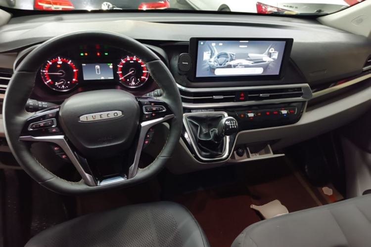 Used Iveco Fidato 2023 C30 Passenger Van 2.0T 93kW Manual Transmission Xingtu Edition Low Roof Center Console