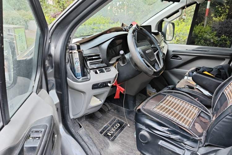 Used Iveco Fidato 2023 C30 Passenger Van 2.0T 93kW Manual Transmission Xingtu Edition Low Roof Driver Seat