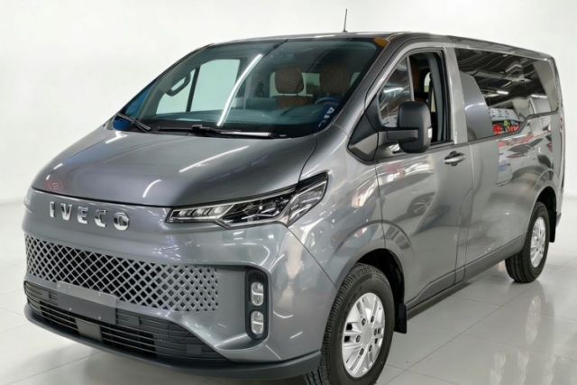 Used Iveco Fidato 2023 C30 Passenger Van 2.0T 110kW Automatic Xingtu Version Low Roof