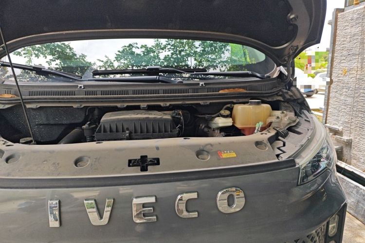 Used Iveco Fidato 2023 C30 Passenger Van 2.0T 93kW Manual Transmission Xingtu Edition Low Roof Engine Bay Left