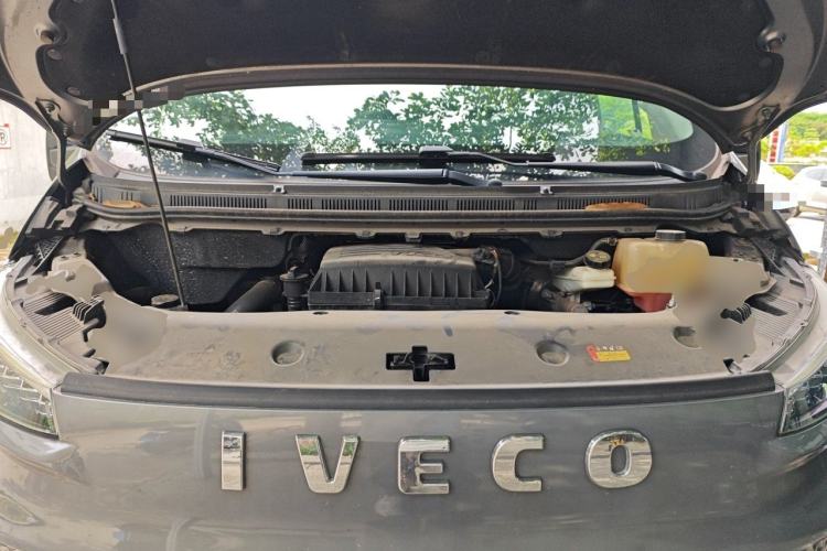 Used Iveco Fidato 2023 C30 Passenger Van 2.0T 93kW Manual Transmission Xingtu Edition Low Roof Engine Bay
