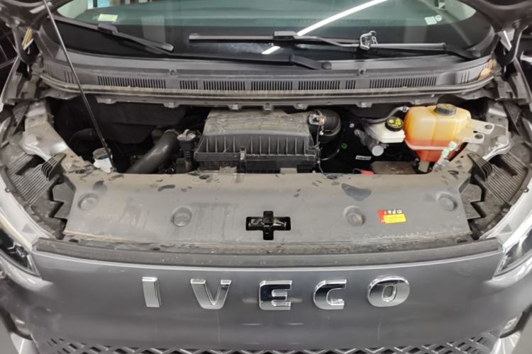 Used Iveco Fidato 2023 C30 Passenger Van 2.0T 93kW Manual Transmission Xingtu Edition Low Roof Engine Bay