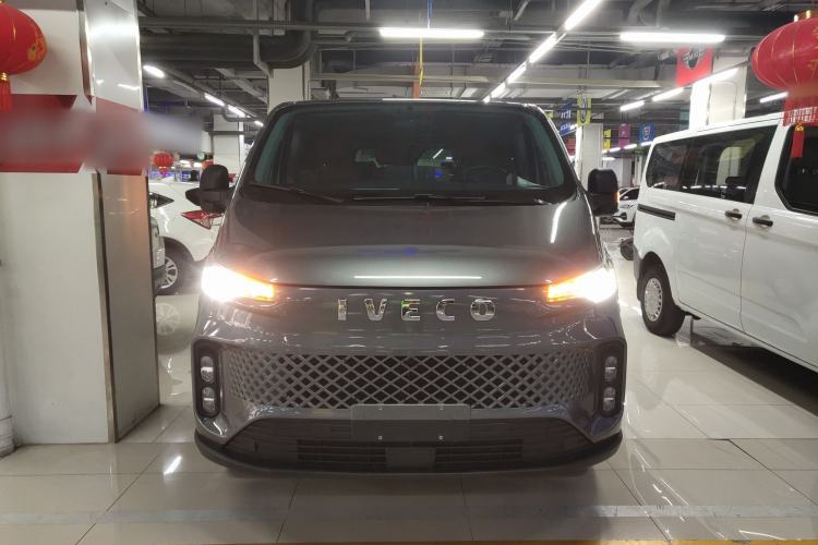 Used Iveco Fidato 2023 C30 Passenger Van 2.0T 110kW Automatic Xingtu Version Low Roof Exterior 1