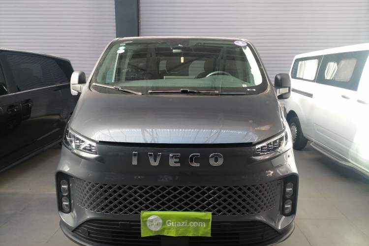 Used Iveco Fidato 2023 C30 Passenger Van 2.0T 93kW Manual Transmission Xingtu Edition Low Roof Front