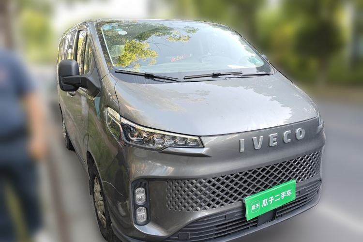 Used Iveco Fidato 2023 C30 Passenger Van 2.0T 93kW Manual Transmission Xingtu Edition Low Roof Front Right 45 Deg