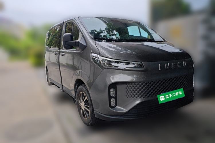 Used Iveco Fidato 2023 C30 Passenger Van 2.0T 93kW Manual Transmission Xingtu Edition Low Roof Front Right 45 Deg